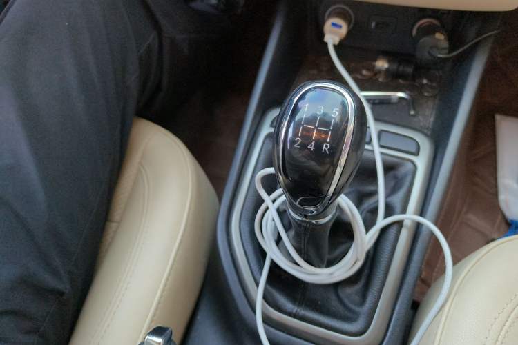 Used CHANGAN Eado 2016 1.6L Manual Fashion Edition Gear Lever