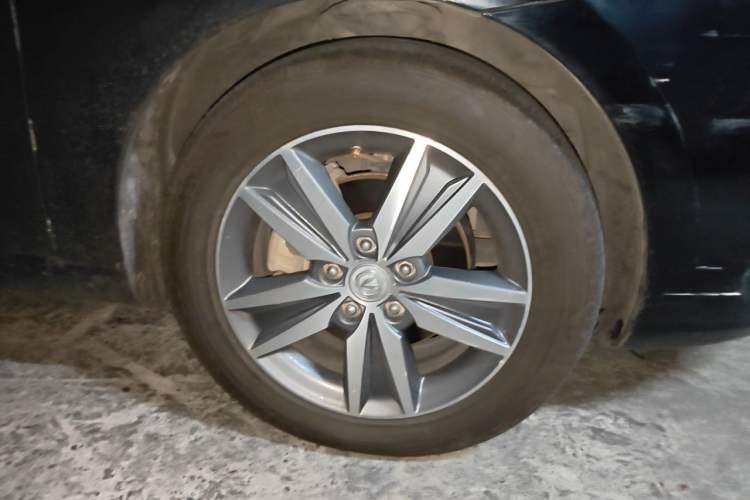 Used CHANGAN Eado 2016 1.6L Manual Fashion Edition Right Front Wheel Hub