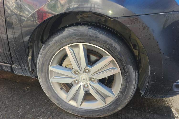 Used CHANGAN Eado 2016 1.6L Manual Fashion Edition Right Front Wheel Hub
