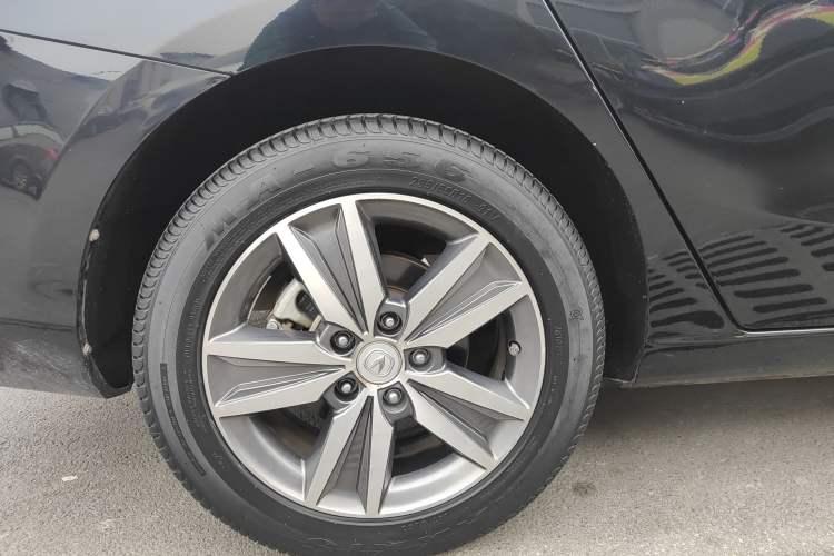 Used CHANGAN Eado 2016 1.6L Manual Fashion Edition Right Rear Wheel Hub