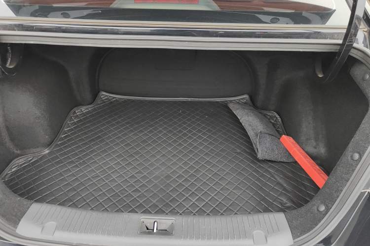 Used CHANGAN Eado 2016 1.6L Manual Fashion Edition Trunk