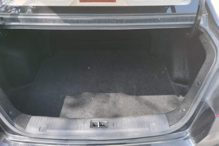 Used CHANGAN Eado 2016 1.6L Manual Fashion Edition Trunk