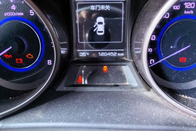 Used CHANGAN Eado 2016 1.6L Manual Junku Model Odometer Close Up