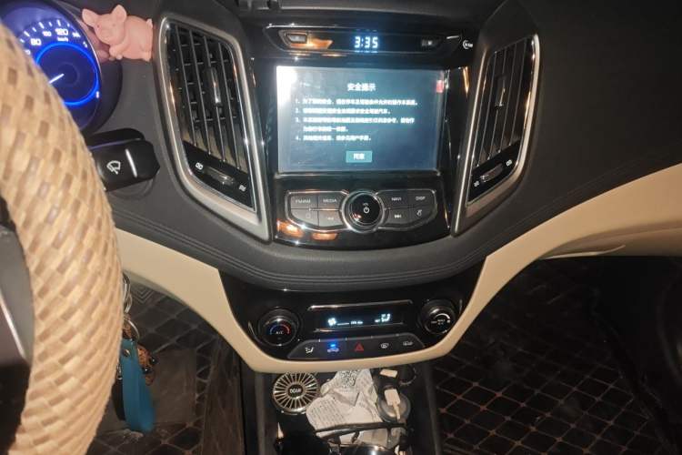 Used CHANGAN Eado 2016 1.6L Manual Fashion Edition Audio And AC Panel