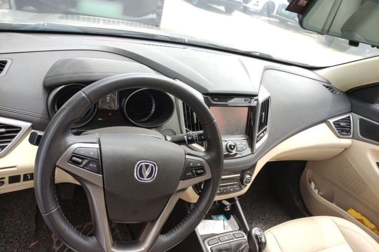 Used CHANGAN Eado 2016 1.6L Manual Fashion Edition Center Console