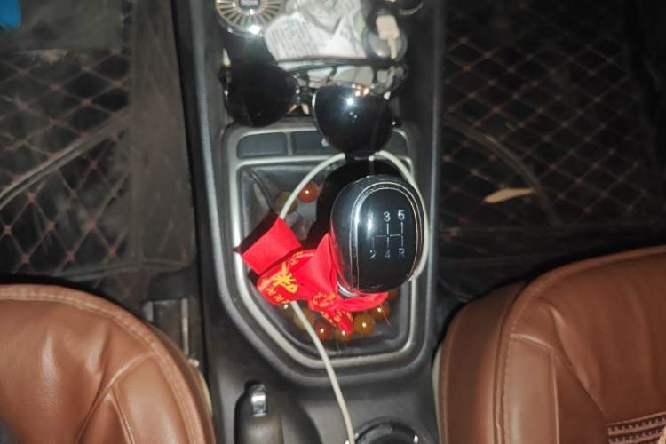 Used CHANGAN Eado 2016 1.6L Manual Fashion Edition Gear Lever