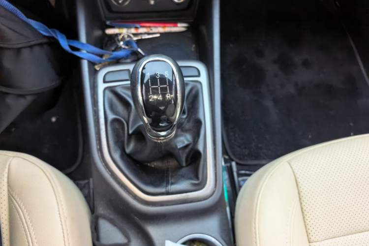 Used CHANGAN Eado 2016 1.6L Manual Fashion Edition Gear Lever