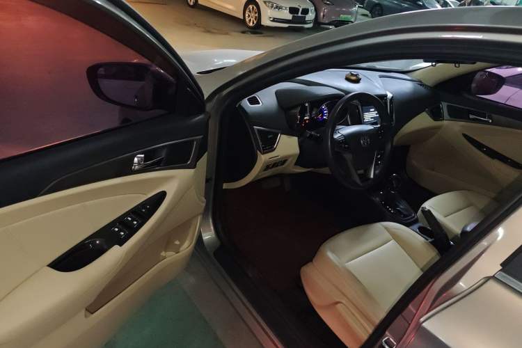 Used CHANGAN Eado 2016 1.6L Automatic Trend Model Interior 3