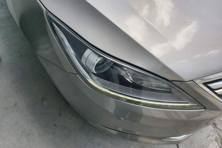 Used CHANGAN Eado 2016 1.6L Manual Fashion Edition Right Front Headlight