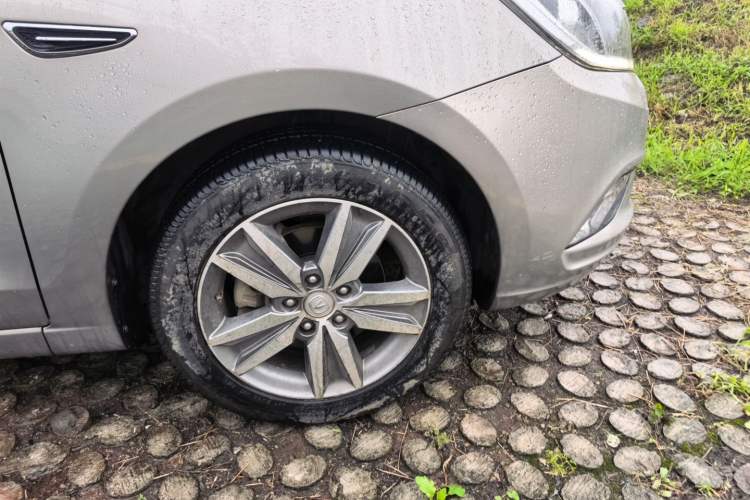 Used CHANGAN Eado 2016 1.6L Manual Fashion Edition Right Front Wheel Hub