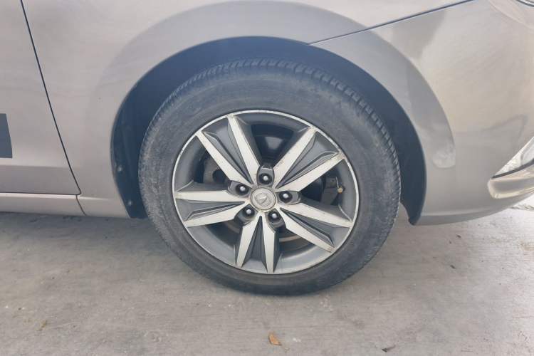 Used CHANGAN Eado 2016 1.6L Manual Fashion Edition Right Front Wheel Hub