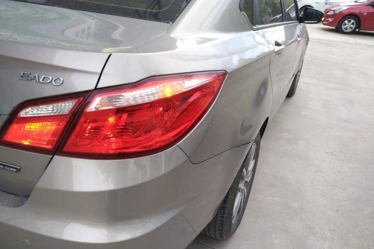 Used CHANGAN Eado 2016 1.6L Manual Fashion Edition Exterior 3