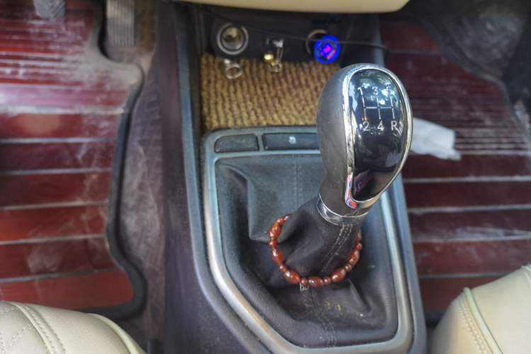 Used CHANGAN Eado 2016 1.6L Manual Fashion Edition Gear Lever