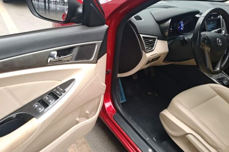 Used CHANGAN Eado 2016 1.6L Manual Fashion Edition Driver Seat