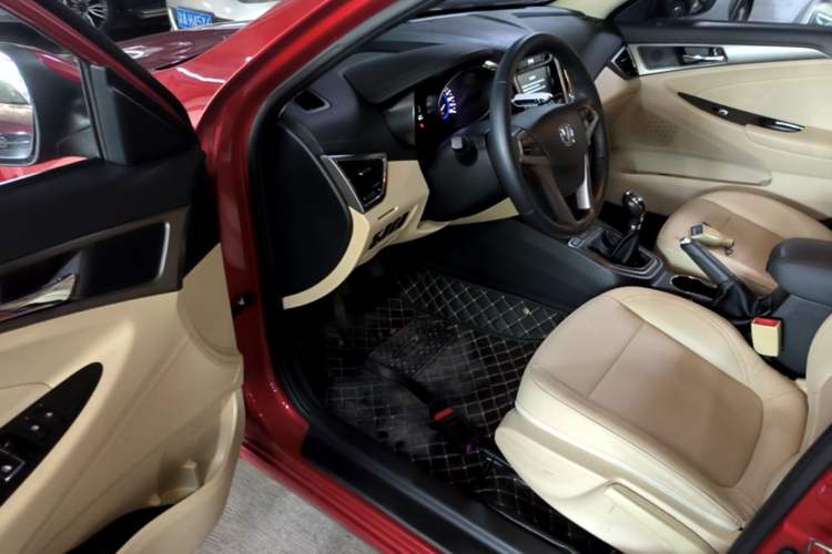 Used CHANGAN Eado 2016 1.6L Manual Fashion Edition Driver Seat