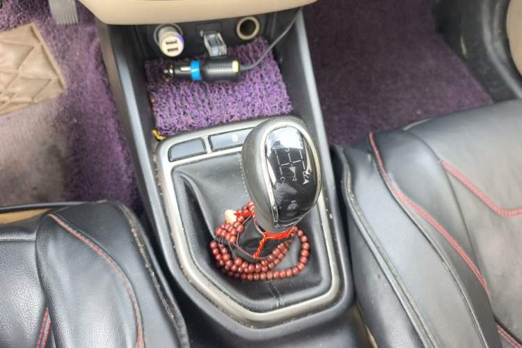 Used CHANGAN Eado 2016 1.6L Manual Fashion Edition Gear Lever