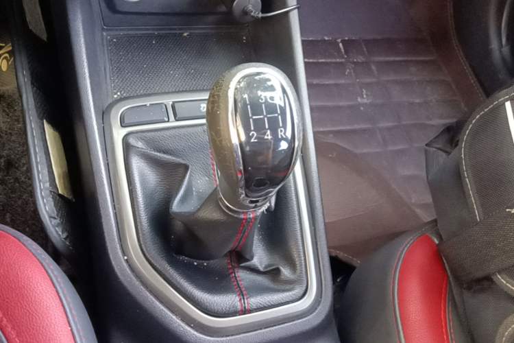 Used CHANGAN Eado 2016 1.6L Manual Junku Model Gear Lever