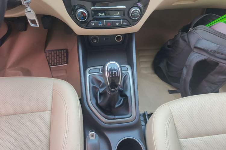 Used CHANGAN Eado 2016 1.6L Manual Fashion Edition Gear Lever