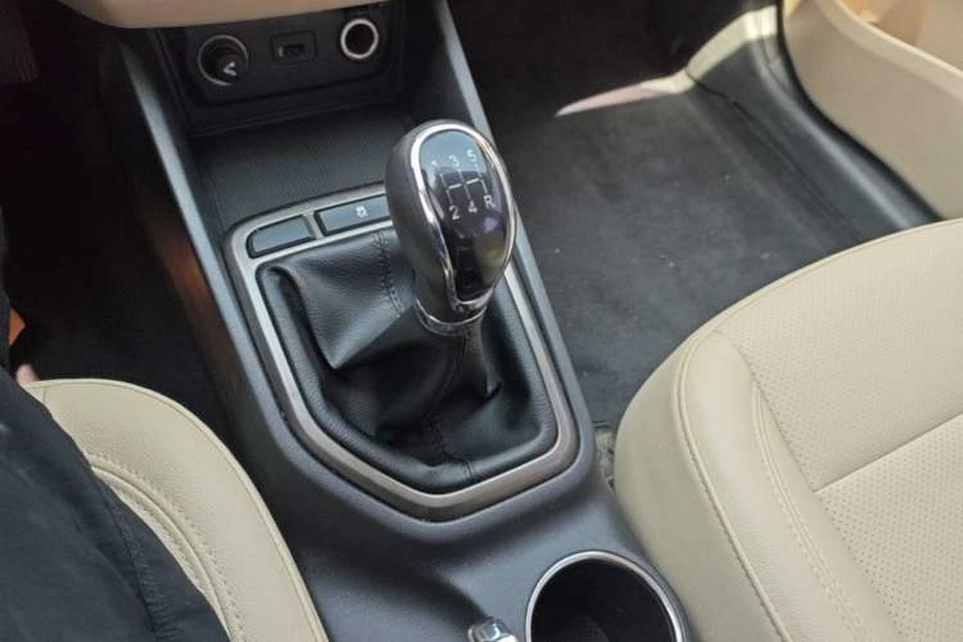 Used CHANGAN Eado 2016 1.6L Manual Fashion Edition Gear Lever