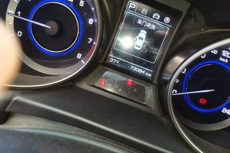 Used CHANGAN Eado 2016 1.6L Automatic Junku Model Odometer Close Up