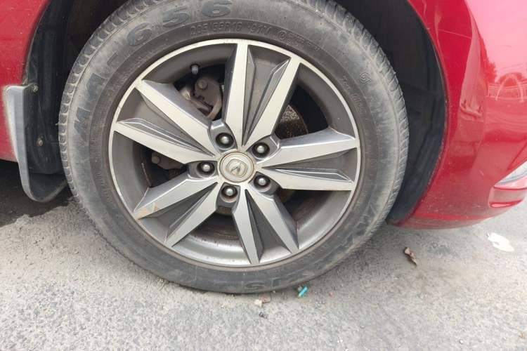 Used CHANGAN Eado 2016 1.6L Manual Fashion Edition Right Front Wheel Hub