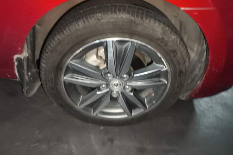 Used CHANGAN Eado 2016 1.6L Manual Fashion Edition Right Front Wheel Hub
