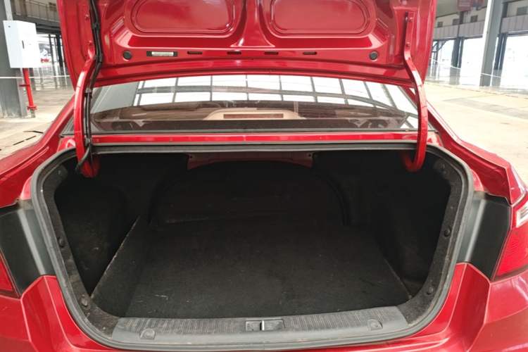 Used CHANGAN Eado 2016 1.6L Manual Fashion Edition Trunk