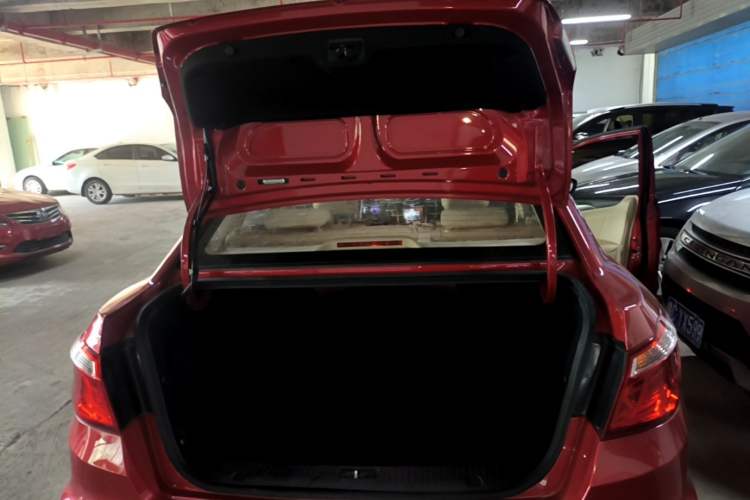Used CHANGAN Eado 2016 1.6L Manual Fashion Edition Trunk