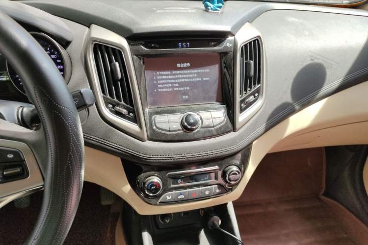 Used CHANGAN Eado 2016 1.6L Manual Fashion Edition Audio And AC Panel