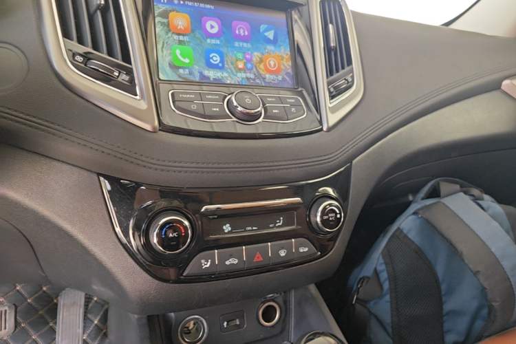 Used CHANGAN Eado 2016 1.6L GDI Automatic Cool Edition Audio And AC Panel