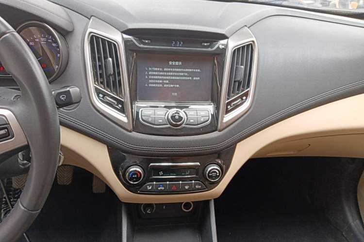 Used CHANGAN Eado 2016 1.6L Manual Fashion Edition Audio And AC Panel