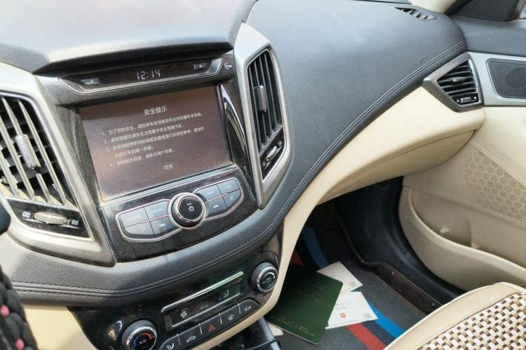 Used CHANGAN Eado 2016 1.6L Manual Fashion Edition Audio And AC Panel