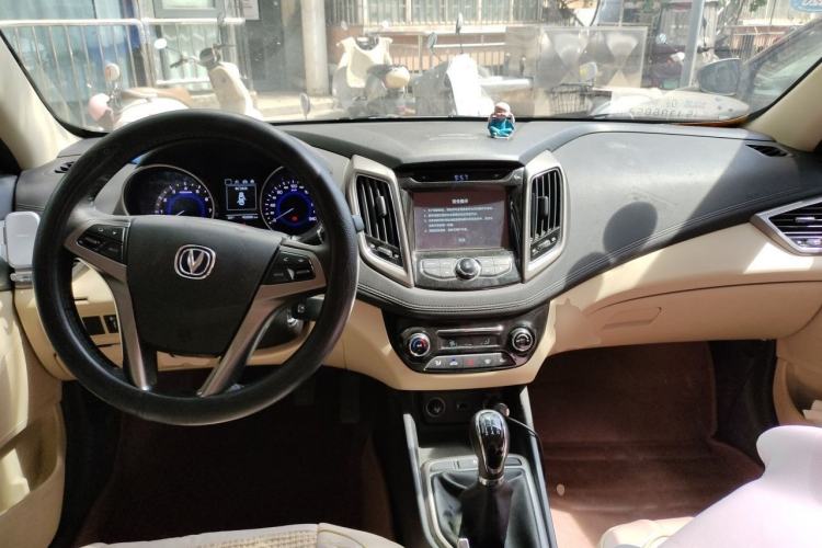 Used CHANGAN Eado 2016 1.6L Manual Fashion Edition Center Console