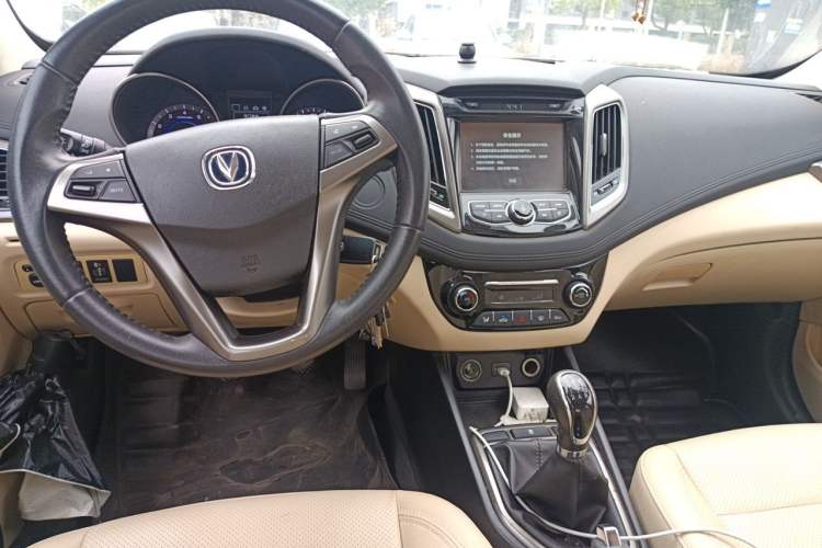 Used CHANGAN Eado 2016 1.6L Manual Fashion Edition Center Console