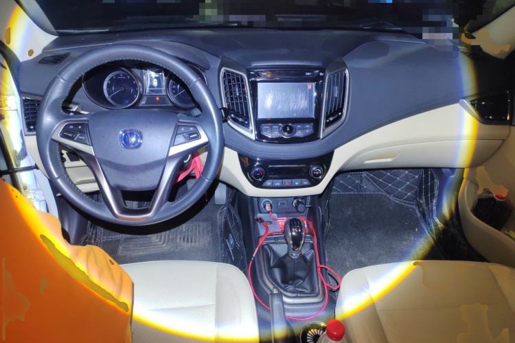 Used CHANGAN Eado 2016 1.6L Manual Fashion Edition Center Console