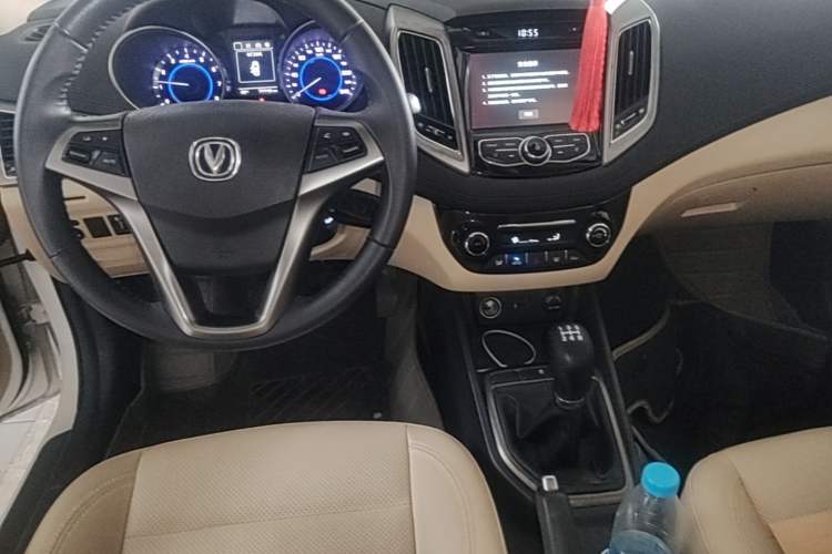 Used CHANGAN Eado 2016 1.6L Manual Fashion Edition Center Console