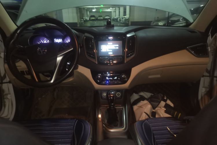 Used CHANGAN Eado 2016 1.6L Manual Fashion Edition Center Console
