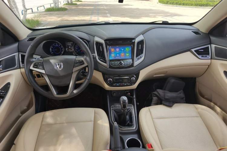 Used CHANGAN Eado 2016 1.6L Manual Fashion Edition Center Console