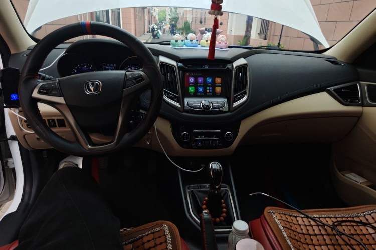 Used CHANGAN Eado 2016 1.6L Manual Fashion Edition Center Console