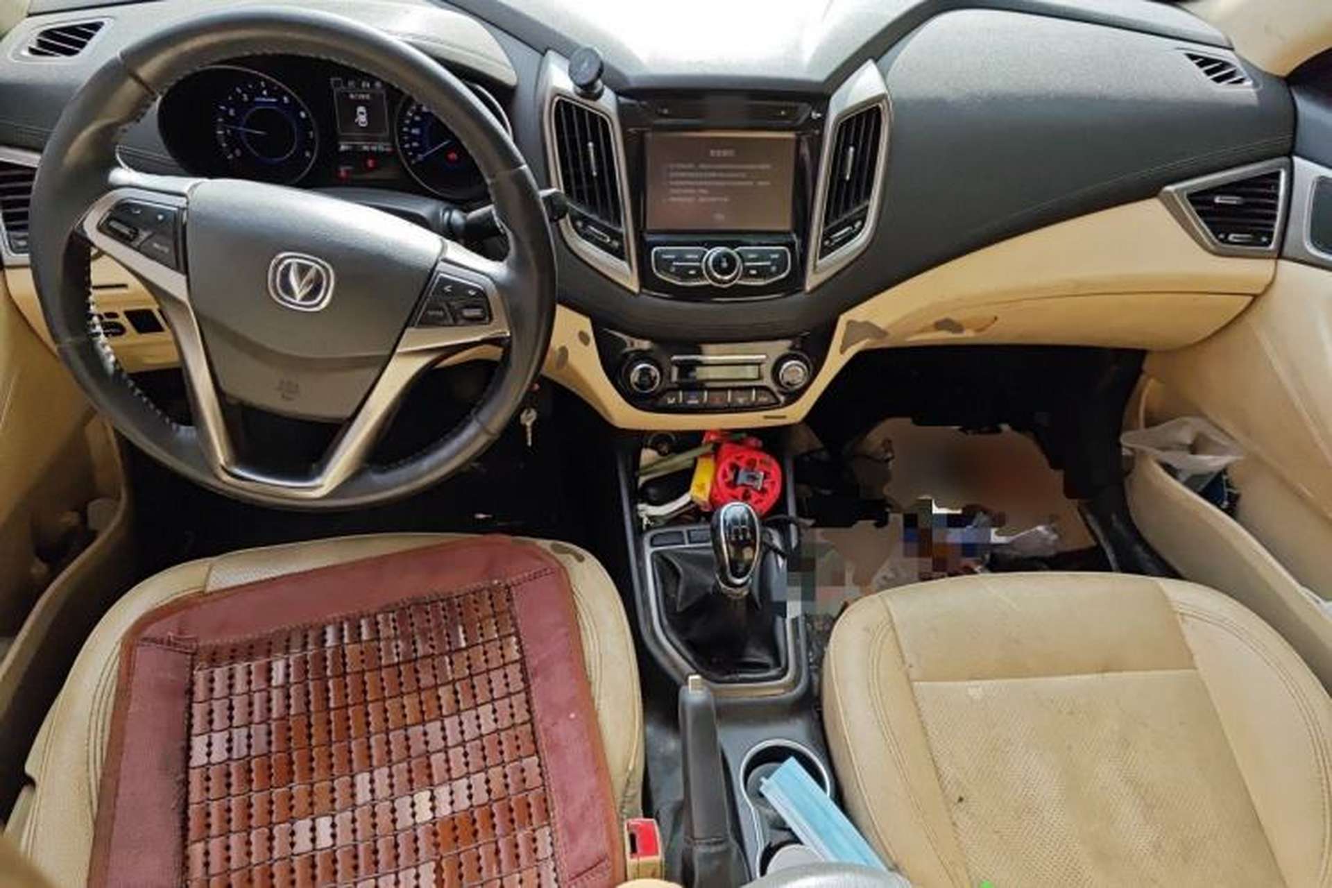 Used CHANGAN Eado 2016 1.6L Manual Fashion Edition Center Console
