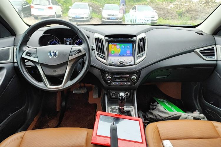 Used CHANGAN Eado 2016 1.6L GDI Automatic Jingling Model Center Console