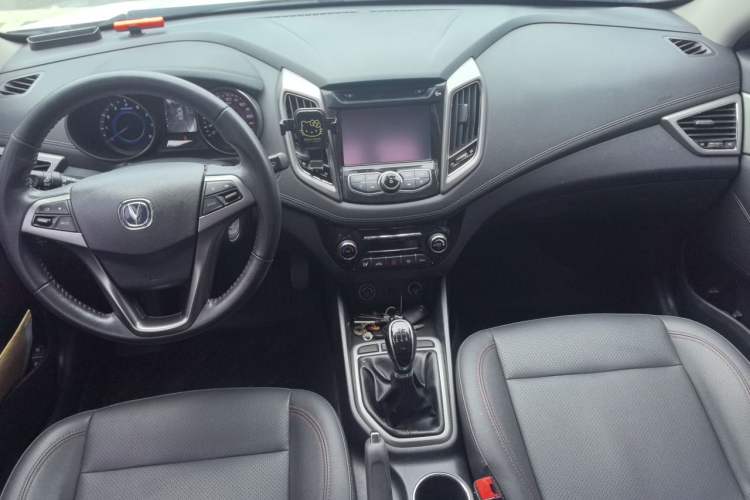 Used CHANGAN Eado 2016 1.6L Manual Fashion Edition Center Console