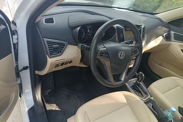 Used CHANGAN Eado 2016 1.6L Automatic Trend Model Center Console