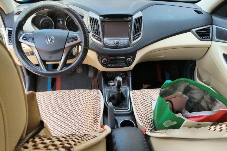 Used CHANGAN Eado 2016 1.6L Manual Fashion Edition Center Console