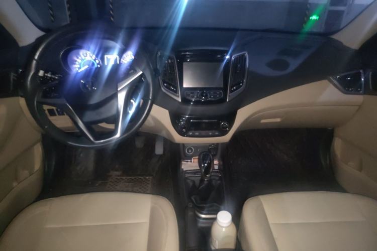 Used CHANGAN Eado 2016 1.6L Manual Fashion Edition Center Console