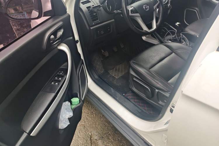 Used CHANGAN Eado 2016 1.6L Manual CarHome Custom Edition China IV Standard Driver Seat