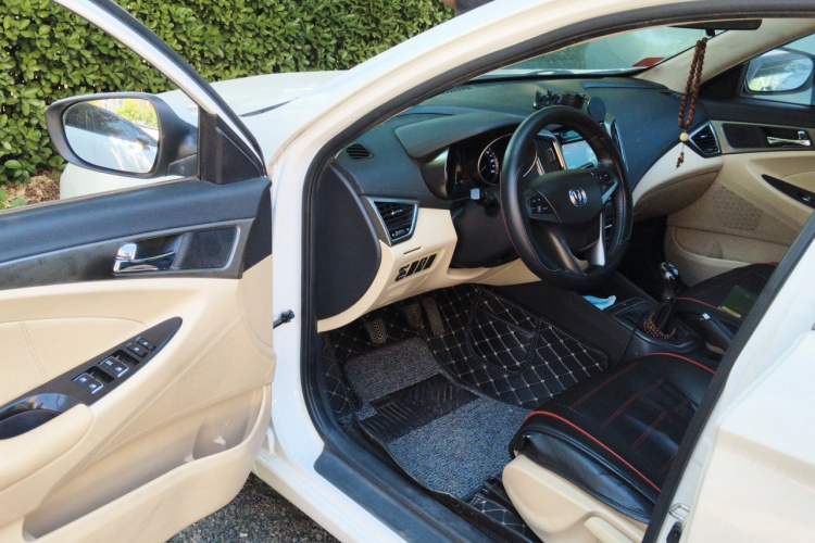 Used CHANGAN Eado 2016 1.6L Manual Fashion Edition Driver Seat