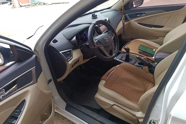 Used CHANGAN Eado 2016 1.6L Manual Fashion Edition Driver Seat