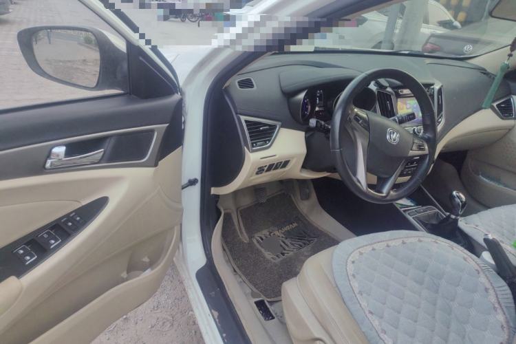 Used CHANGAN Eado 2016 Blue Motion 1.6L Manual Navigation Model Driver Seat