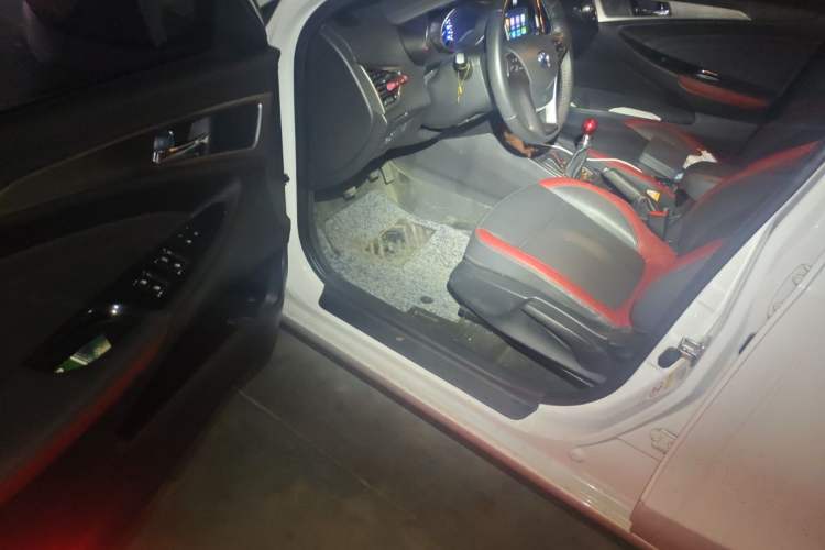Used CHANGAN Eado 2016 1.6L Manual Junku Model Driver Seat